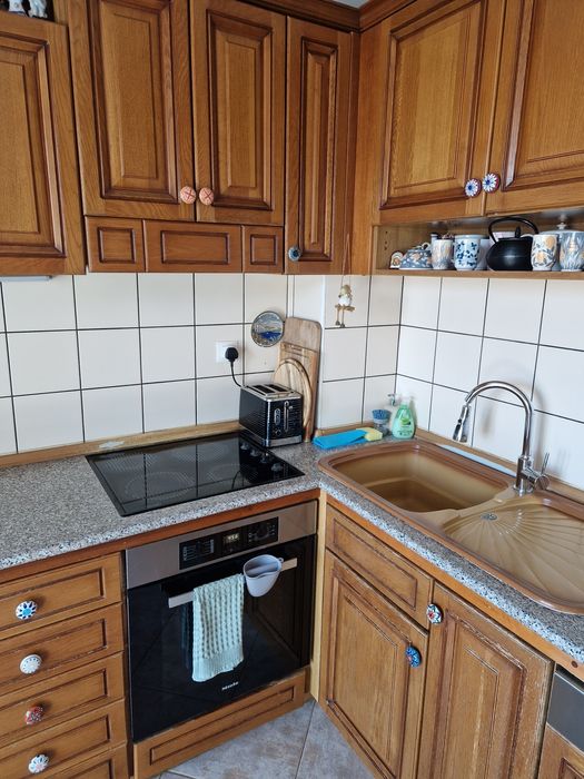 Кухня от масив с вградени уреди