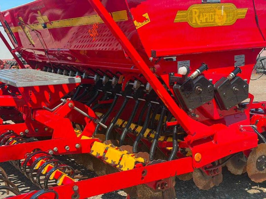 Semanatoare Vaderstad  400 C SUPER XL cu FERTILIZARE si PREGATIRE an 2017 Kuhn Monosem Lemken John Deere Case Claas Fendt New Holland Same Deutz Fiat
