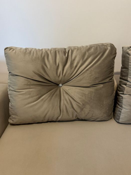 Vand canapea in stare perfecta