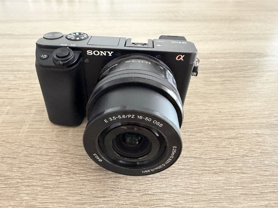 Sony Alpha a6100 Kit 16-50mm – Absolut NOU (0 cadre)