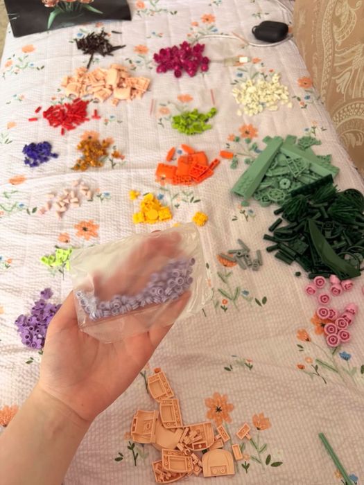 Продам конструктор цветы