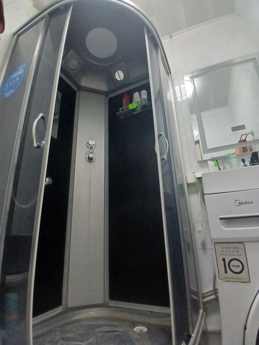 Душевой кабинка.