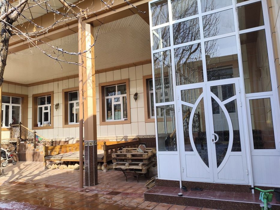 Котта Иттифокда 10 сотихли Икки этажли участка сотилади.12 та хона.