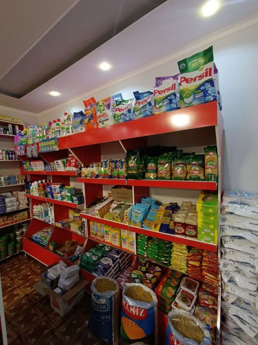 Magazin polkalari sotiladi