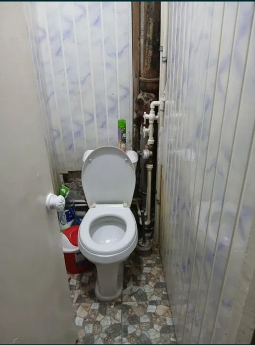 Tinchlik metroni oldidan kvartera