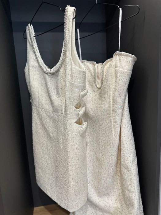 Self-Portrait Кремава рокля без презрамки с пайети и букле текстура