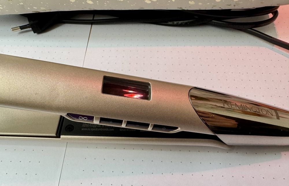 Placa de indreptat parul Advanced Colour Protect S8605