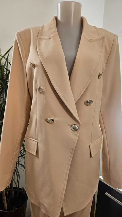 Костюм в Бежово Hot fashion