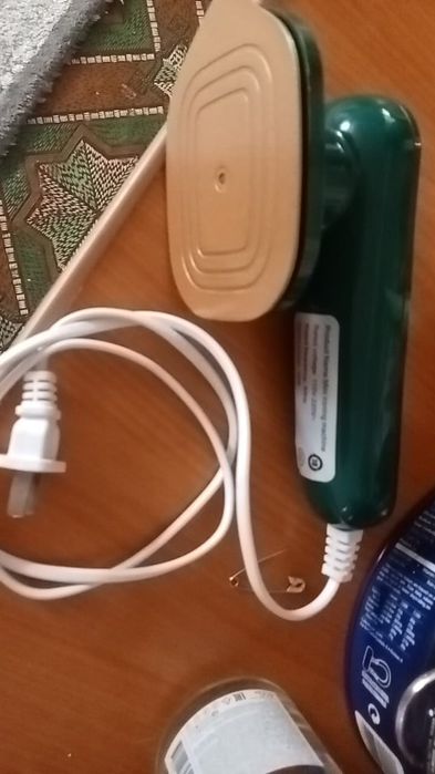 Продам маленький дорожный  миниутюг