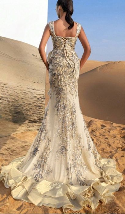 Rochie lunga de seara, model deosebit