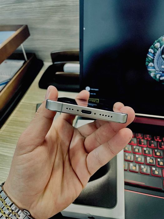 Iphone 15 Pro Natural (Sim)