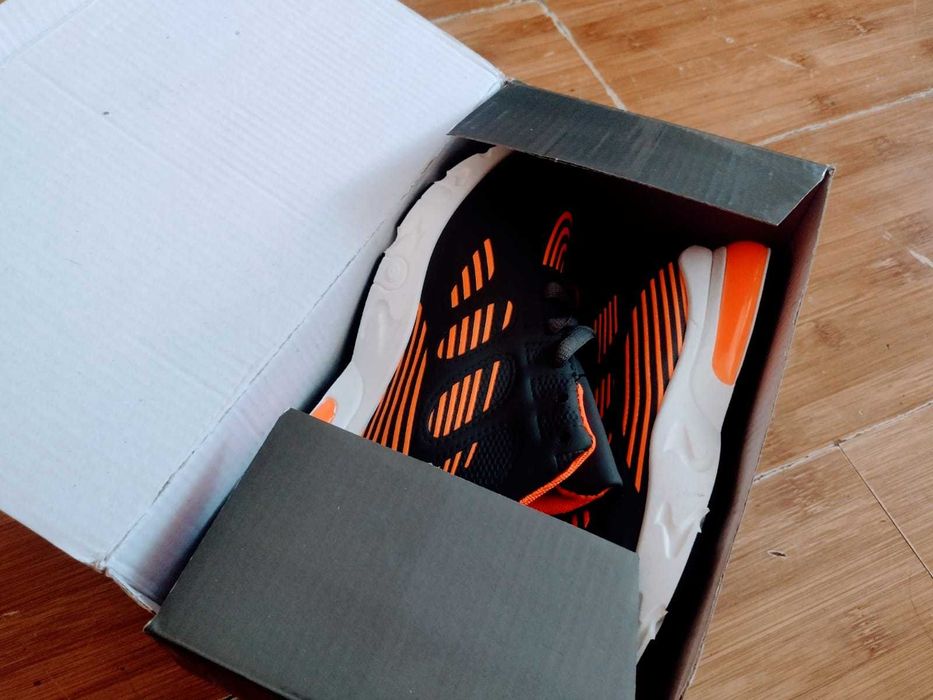 Vând o pereche adidas 37