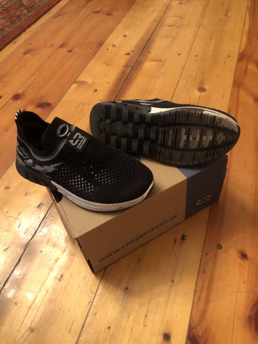 Сетчатые кросовки 33 размера