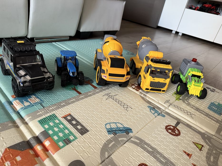 Lot 4 masini mari (politie, betoniere )