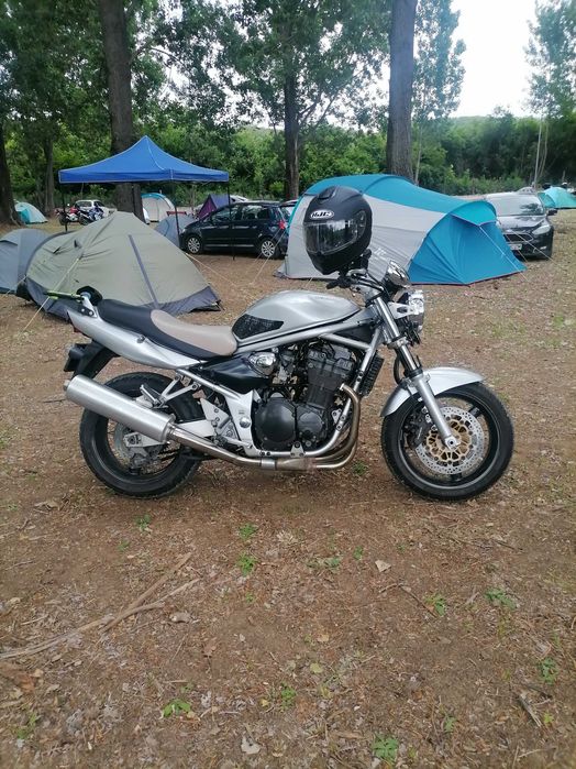 Se vinde suzuki bandit gsf 1200 2004 stare foarte bună lalt trazmisie și pinioane noi plăcute noi gume din primăvară funcționează perfect
