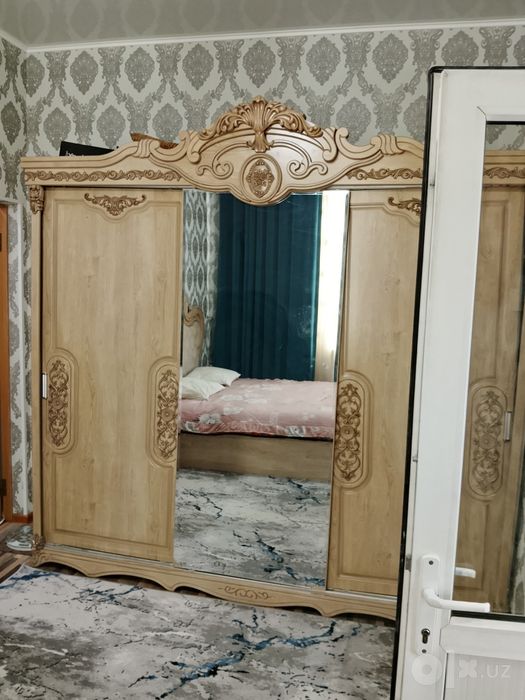 Вадникда квартира сотилади. Ремонтлари яхши. Хамма эихозлари билан