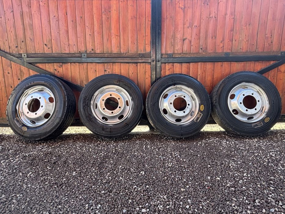 Anvelope Michelin 215/75 R17.5 cu jantă