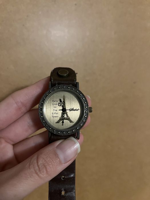 Дамски часовник с дизайн на Айфеловата кула