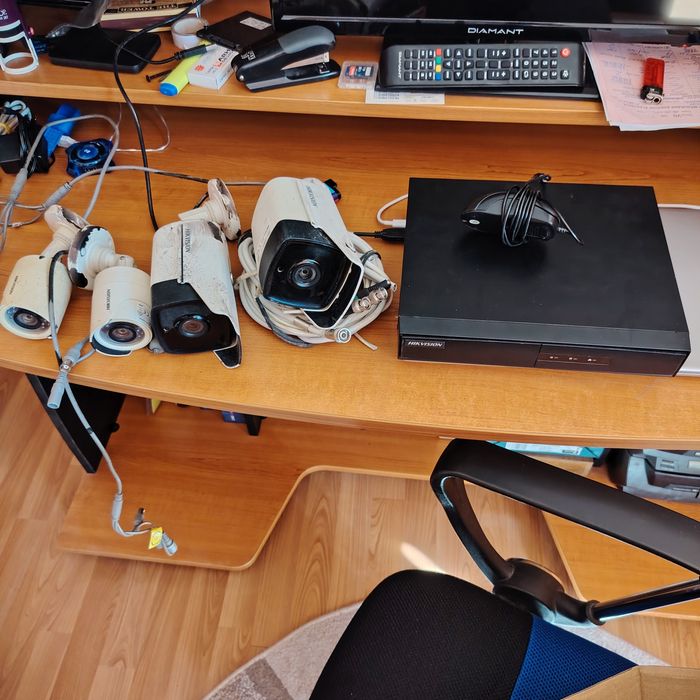Kit supraveghere hikvision 4 camere cctv  HD 1080 p hdd320gb