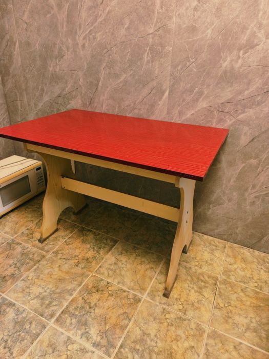 Продам стол кухонный