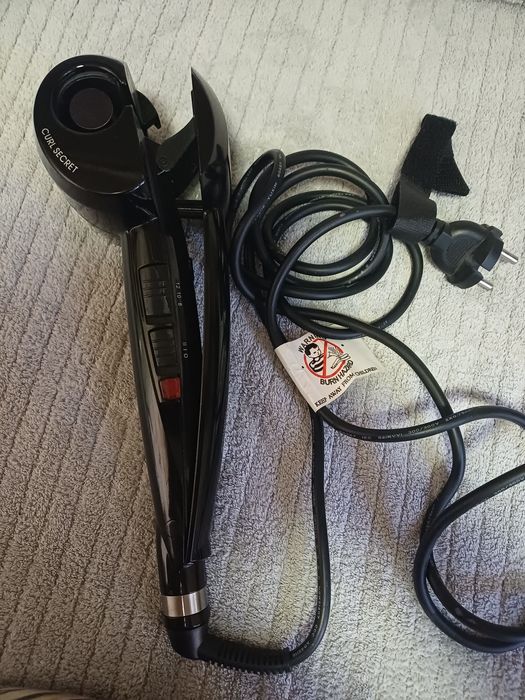 Это автоматическая плойка для волос BaByliss Curl Secret.Функционально