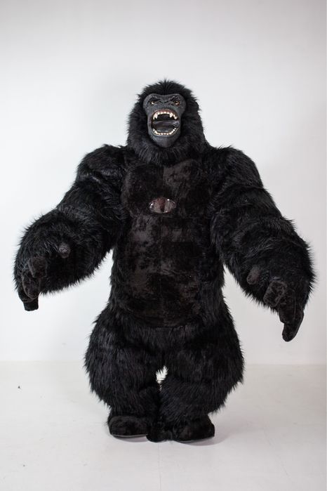 Поздравление от куклы-гиганта!