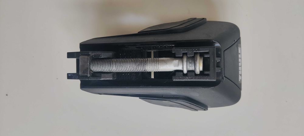 Тhule 853 20269 Комплект захвати / основи за надлъжни релси