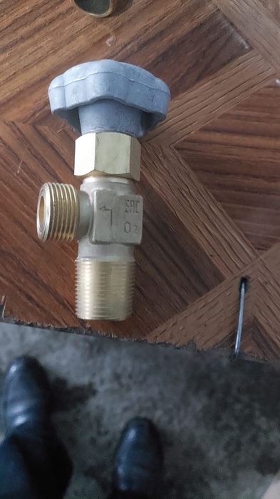 Кран для кислородного баллона