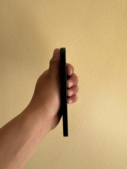 В продаже Айфон 16 Е