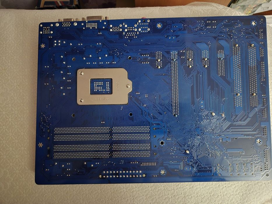 Материнская плата Gigabyte GA-B75-D3V