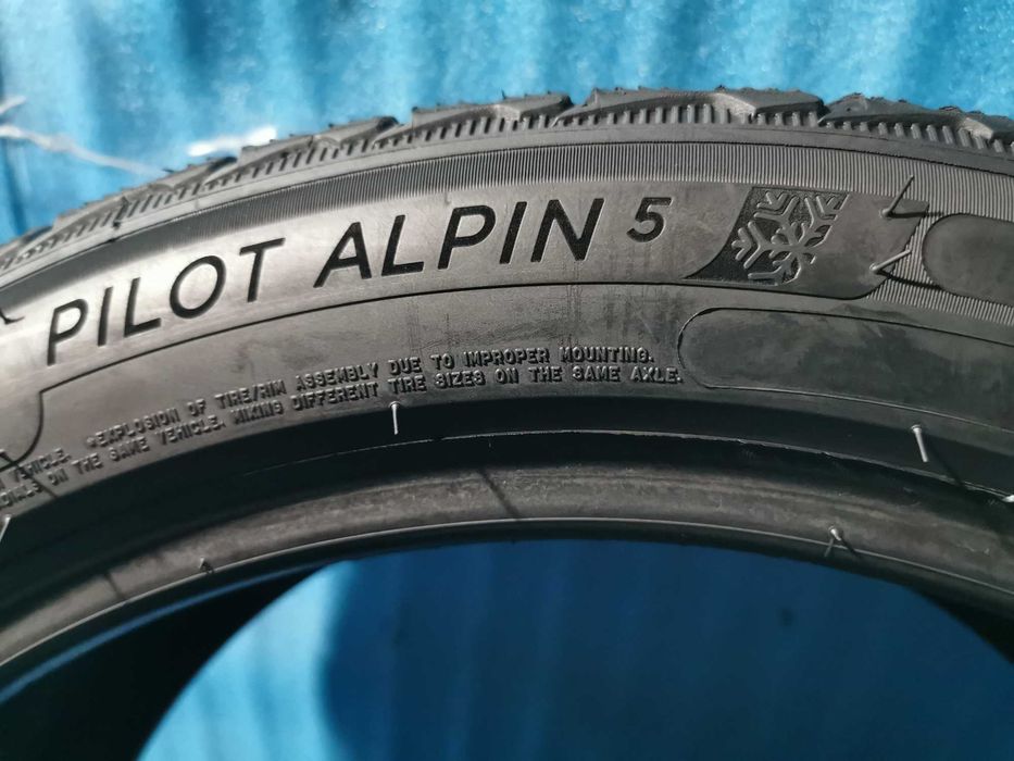 245/45 R19 - michelin m+s 4 bucati