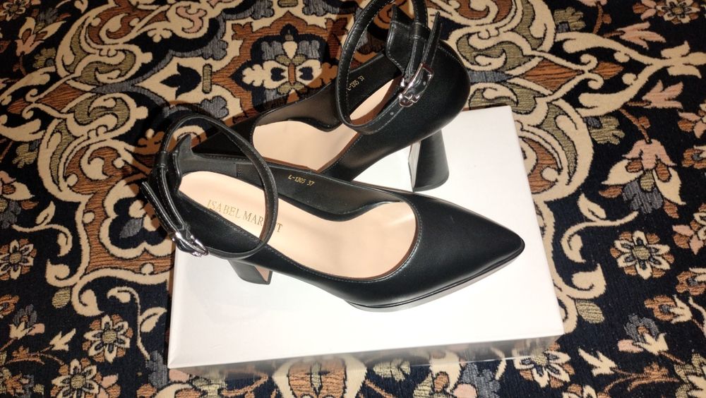 Туфли Әйелдер аяқ киімі.