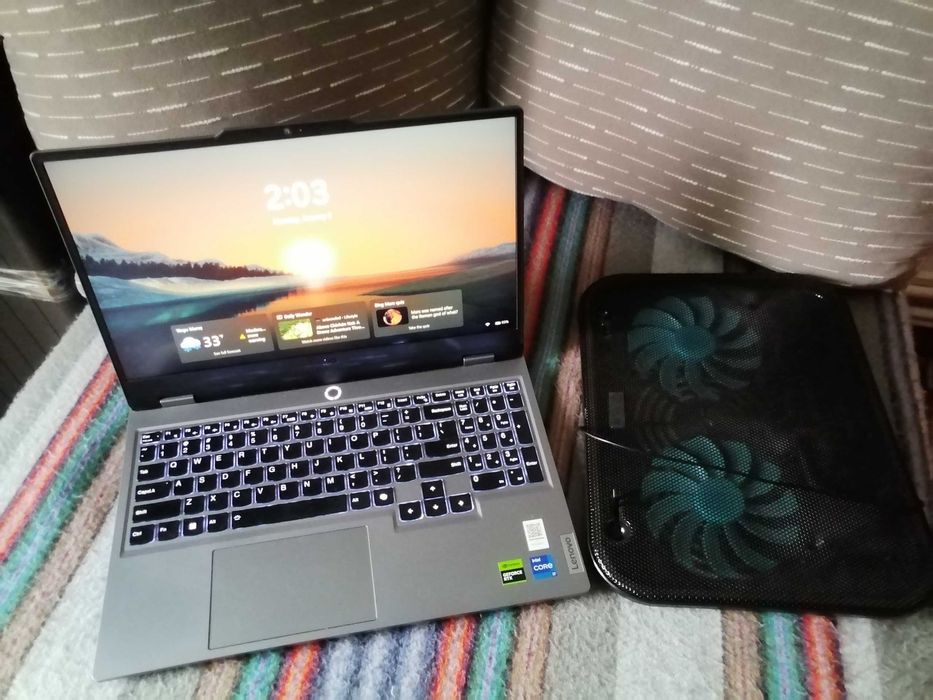 Laptop Lenovo LOQ gaming / Cooler / Masa leptop