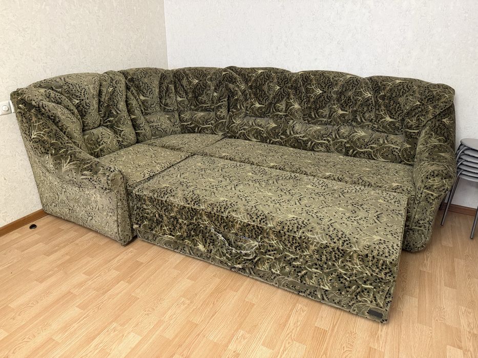 Продам угловой диван + кресло