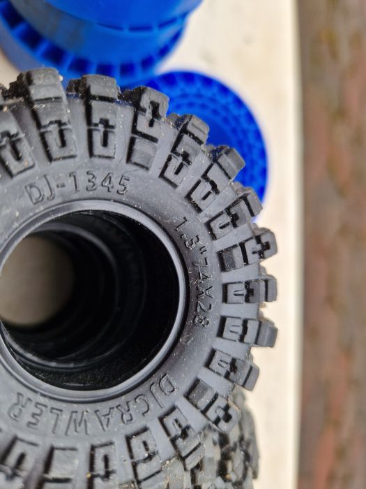 Гуми със силиконови инсърти за RC модели 1/24  1/18