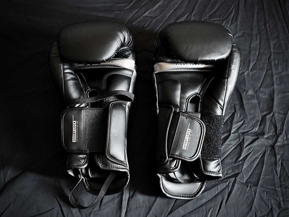 Боксерские перчатки Decathlon Outshock 12 oz
