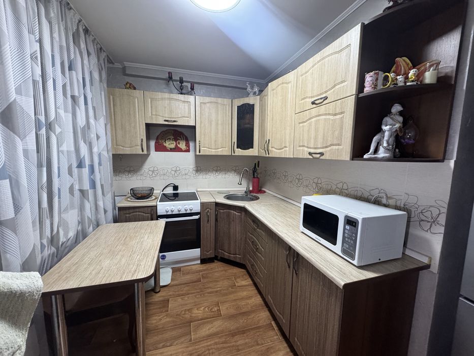 Продается угловой кухонный гарнитур