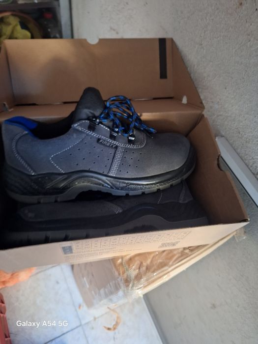 Bocanci cu bombeu de lucru