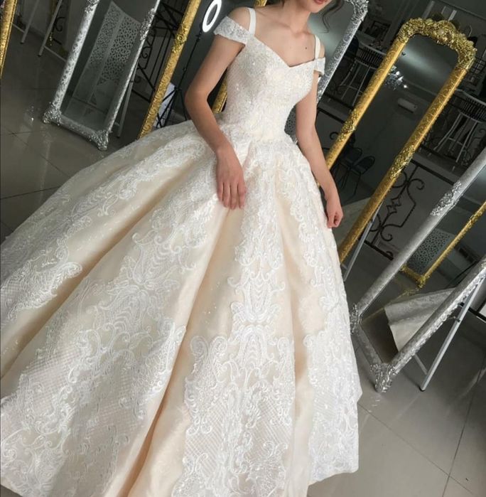 Продам свадебные платья