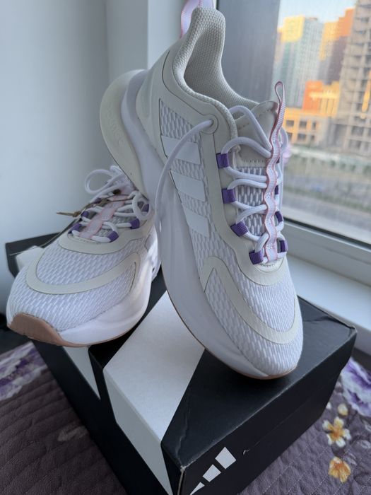 Продам кроссовки Adidas