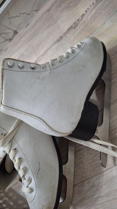 Коньки БУ размер 33 и 36