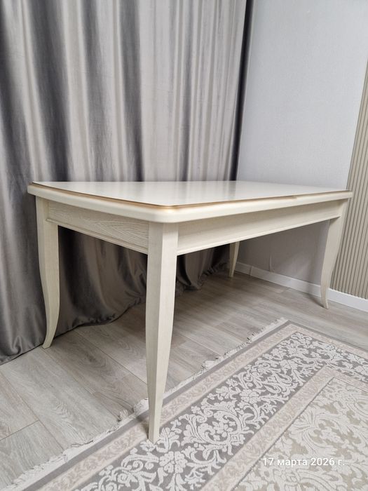 Стол для гостиной