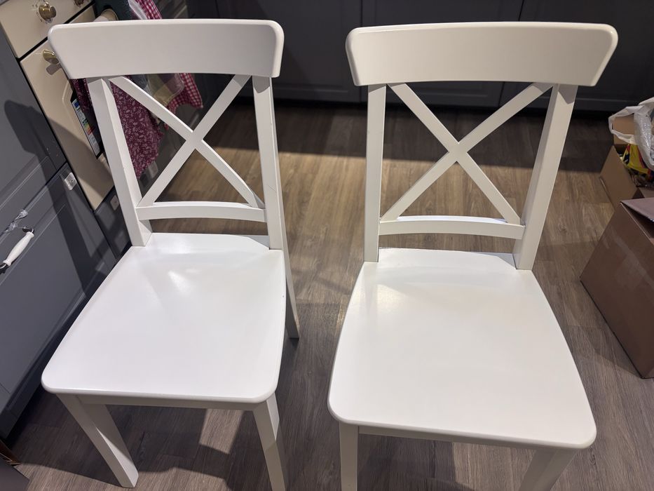 Masa rotunda extebsibila ikea si doua scaune