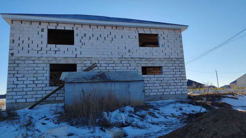 Продам участок с недостроенным домом в жероме