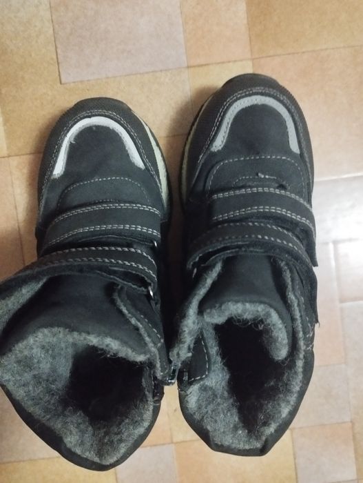 Продам 2 пары обуви детской