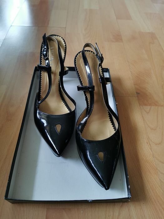 Vând sandale Vicina