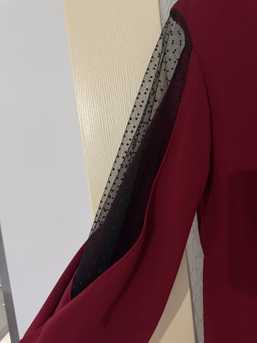 Червено рокля.