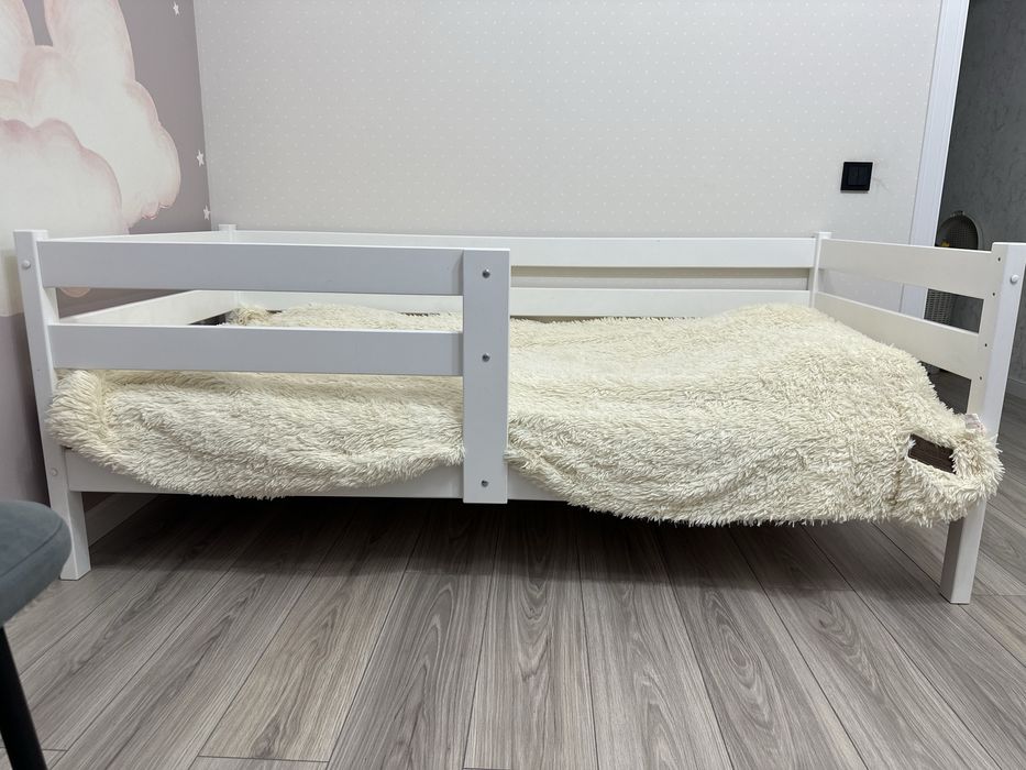 Детская кровать с матрасом