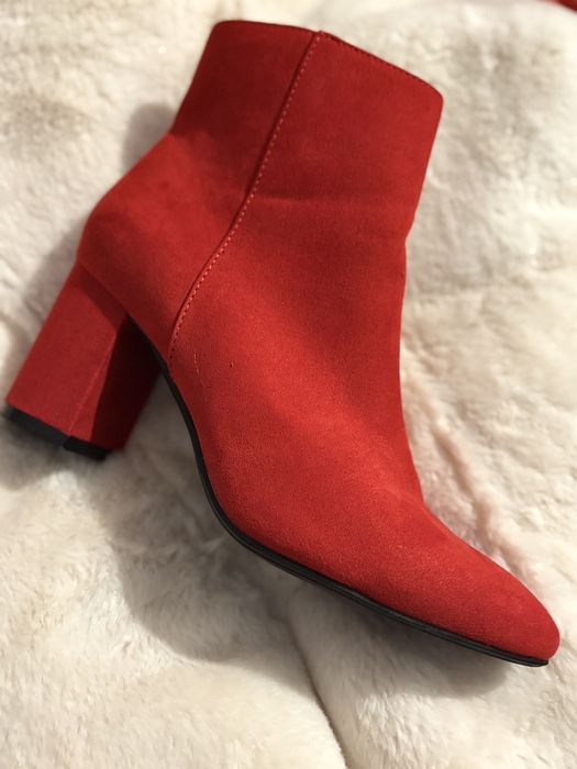 Vând cizmulițe, marime:38