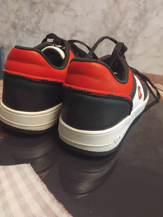 Adidași champions, mărimea 38, originali, luați din Deichmam.